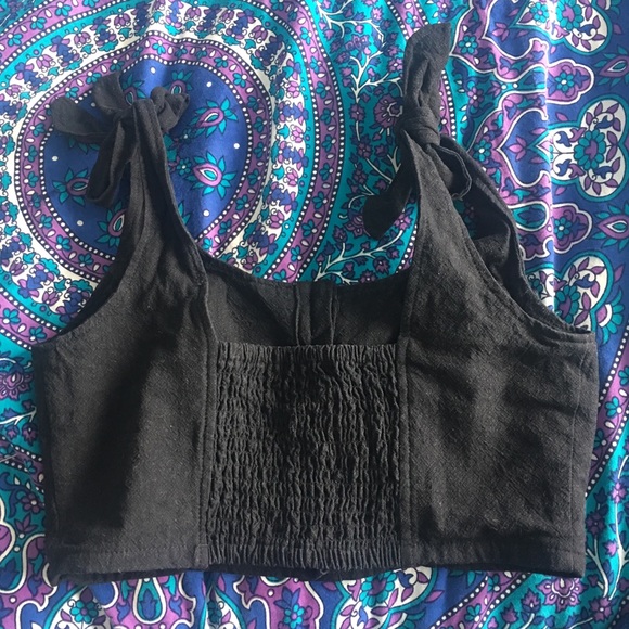 Black Cropped Tank Top - Picture 3 of 3
